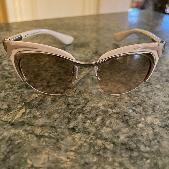 PRADA 0PR610S WOMEN’S CLASSIC CREME/SILVER CAT EYE SUNGLASSES/NEW